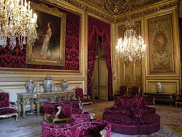 Salon-théâtre avec le portrait en pied de l'impératrice Eugénie.