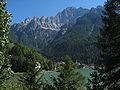 Alleghe, il suo lago e sullo sfondo il monte Civetta