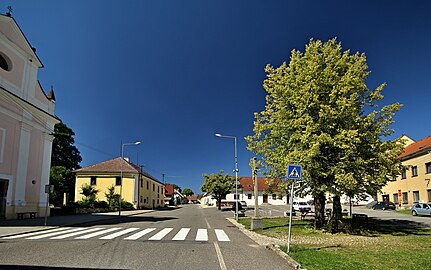 Nadějkov : rue principale.