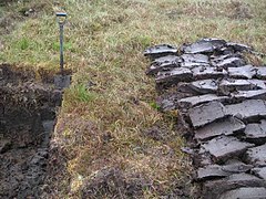 Turba na illa de Lewis, Escocia.