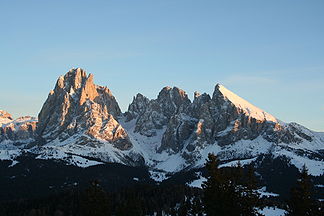 Die Langkofelgruppe im Abendrot