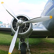 Hélice tribord d'un Douglas DC-3.