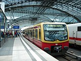 Kereta S-Bahn di Berlin Hbf