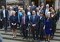 Stefan Löfven viser sin nye regjering på trappen utenfor Sveriges Riksdag den 3. oktober 2014.