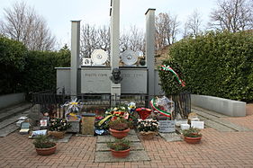 Monumentu en memoria de Fausto y Sese Coppi, en Castellania