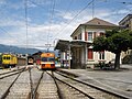 Bahnhof Orbe mit Triebwagen Be 2/2 14 am Hausbahnsteig, 2008