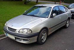 Toyota Avensis Liftback (1997–2000)