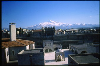 Kayseri mit dem Berg Erciyes im Hintergrund