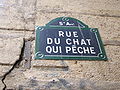 Plaque de rue de la rue du Chat-qui-Pêche.