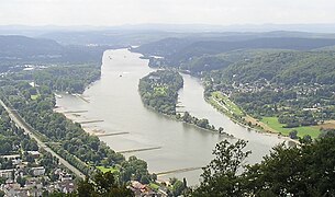 Insel(n) Nonnenwerth (und Grafenwerth, links) vom Drachenfels aus gesehen