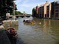 Un bateau-bus dans le port de Bristol (Angleterre)