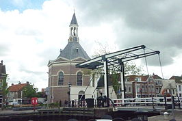 Dorpskerk en sluis