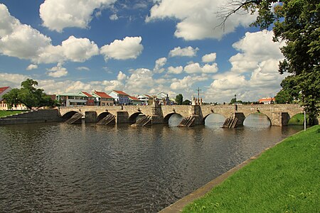 Vieux pont de pierre.