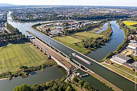 Kanalbrücke des Mittellandkanals über die Weser bei Minden