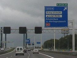 Bord E25 op de A12, ten zuiden van Utrecht