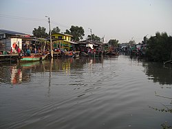 Einer die vielen Wasserwege in Samut Prakan