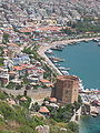 Blick auf Alanya mit Hafen und Rotem Turm