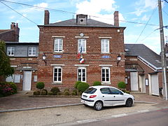 La mairie et l'école.