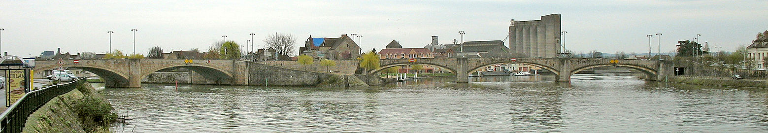 Kember ar Saena (kleiz, pont 2 wareg dezhañ) hag ar Yonne (dehou, pont 3 gwareg dezhañ) e Montereau-Fault-Yonne