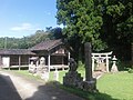 鉱山神を祀る大山祇神社と能舞台（西三川）