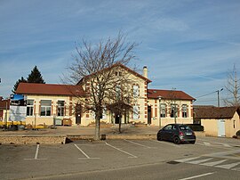 The town hall and school of Maubec