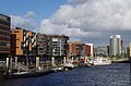 Sandtorfleet in der HafenCity mit Ponton und Blick auf den Sandtorkai