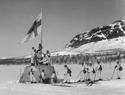 Finnish soldiers raise the flag at the three-country cairn between Norway, Sweden and Finland on 27 April 1945 after the end of Lapland War and thus, the end of World War II in Finland. (created by Väinö Oinonen and nominated by Manelolo )