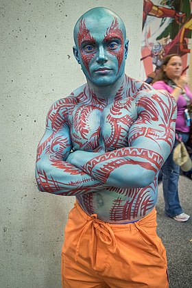 Cosplay de Drax le Destructeur dans sa version Les Gardiens de la Galaxie.