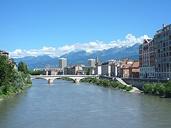 Grenoble med alperne i baggrunden