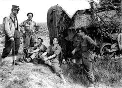 Général Leclerc holding talks with soldiers of the 501e RCC.