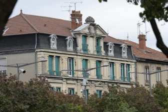 L'immeuble Béraud, unique bâtiment haussmanien de la banlieue Est de Lyon.