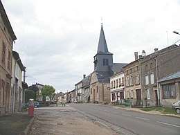 D'Haaptstrooss an d'Kierch Hellege Péiter a Ketten