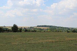 Panorama du village niché dans la verdoyante vallée de l'Escaut.