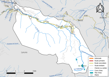 Carte en couleur présentant le réseau hydrographique de la commune