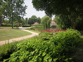 Vijverhofpark met bruggetje