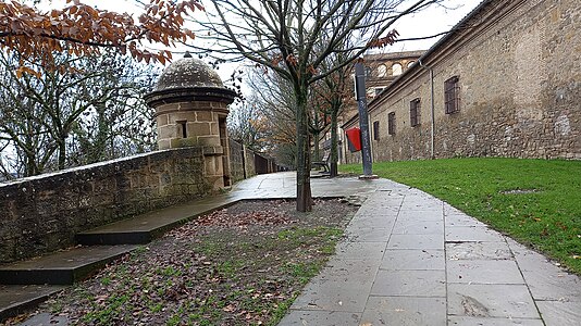 Ubicación del punto más alto de la Navarrería, en la Ronda Barbazana, en la ripa sobre el río Arga.