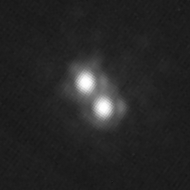 2MASS J1119−1137A (nahoře vlevo) a 2MASS J1119−1137B (dole vpravo)