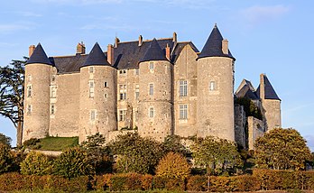 Le château de Luynes (région Centre, France). (définition réelle 4 132 × 2 542)