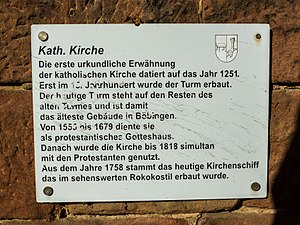 Informationstafel an der katholischen Kirche