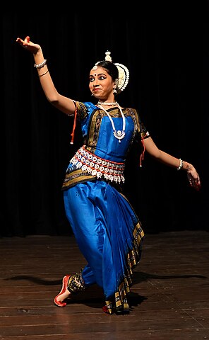 A new featured picture, showing a performance of Odissi, one of the eight classical dance forms of India.