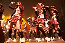 AKB48 vystupuje na Japan Expo 2009 ve Francii