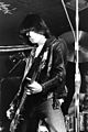 Dee Dee Ramone op 1 juli 1977 (Foto: Michael Markos) geboren op 18 september 1951