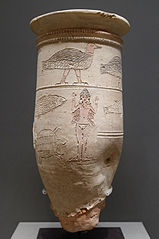 Vaso de Ishtar, con decoración incisa y policromada, procedente de Larsa (II milenio a. C.)