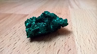 Morceau de malachite fibreuse.