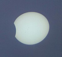 Photograph of the eclipse projected with binoculars in Puebla, Mexico