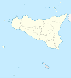 Mapa konturowa Sycylii, u góry nieco na lewo znajduje się punkt z opisem „Carini”