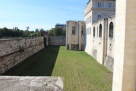 Fossé d'un château-fort (ici Vincennes).