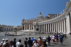 Pemandangan Lapangan St. Peter's dari atas kubah Michelangelo's.