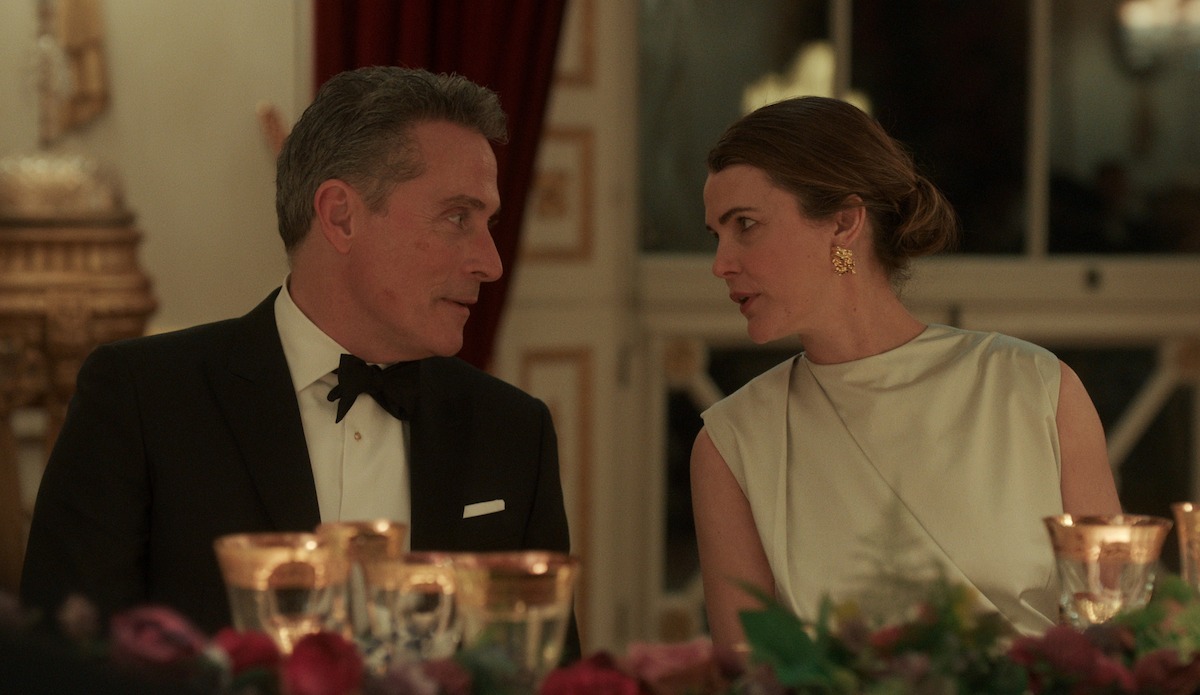 Rufus Sewell as Hal Wyler and Keri Russell as Kate Wyler in ‘The Diplomat’ Season 2, Episode 6.