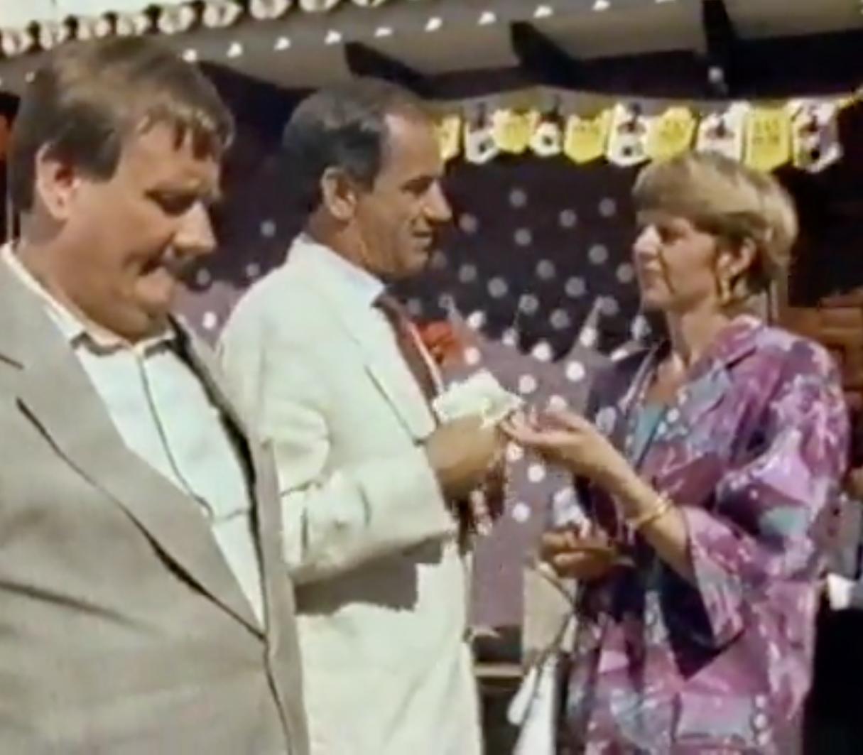 Simón Andreu, Paul Brooke, and Carol Hawkins in El C.I.D. (1990)